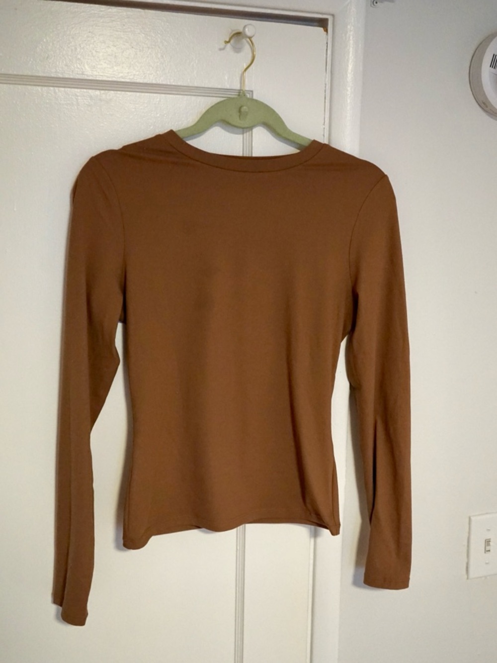 Essential Long-Sleeve Crew Neck Top in Brown